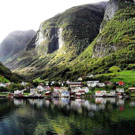 Visit Undredal Valley 2*